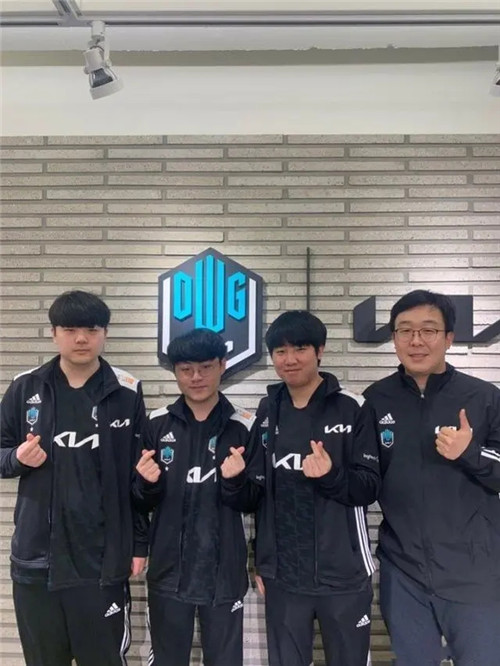 部分球员上 部分球员上